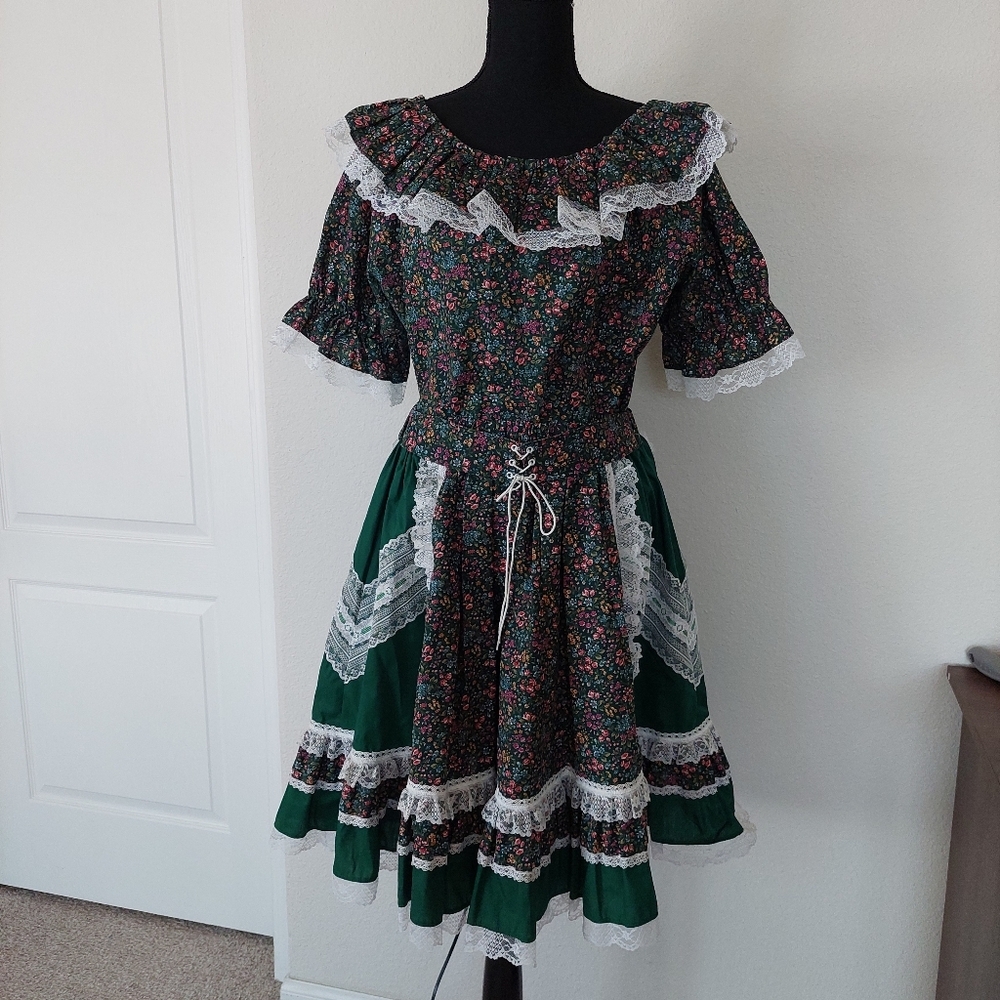 Fun &‎ Fancy Originals Green Floral Squared Dance Skirt Set Size Meduim